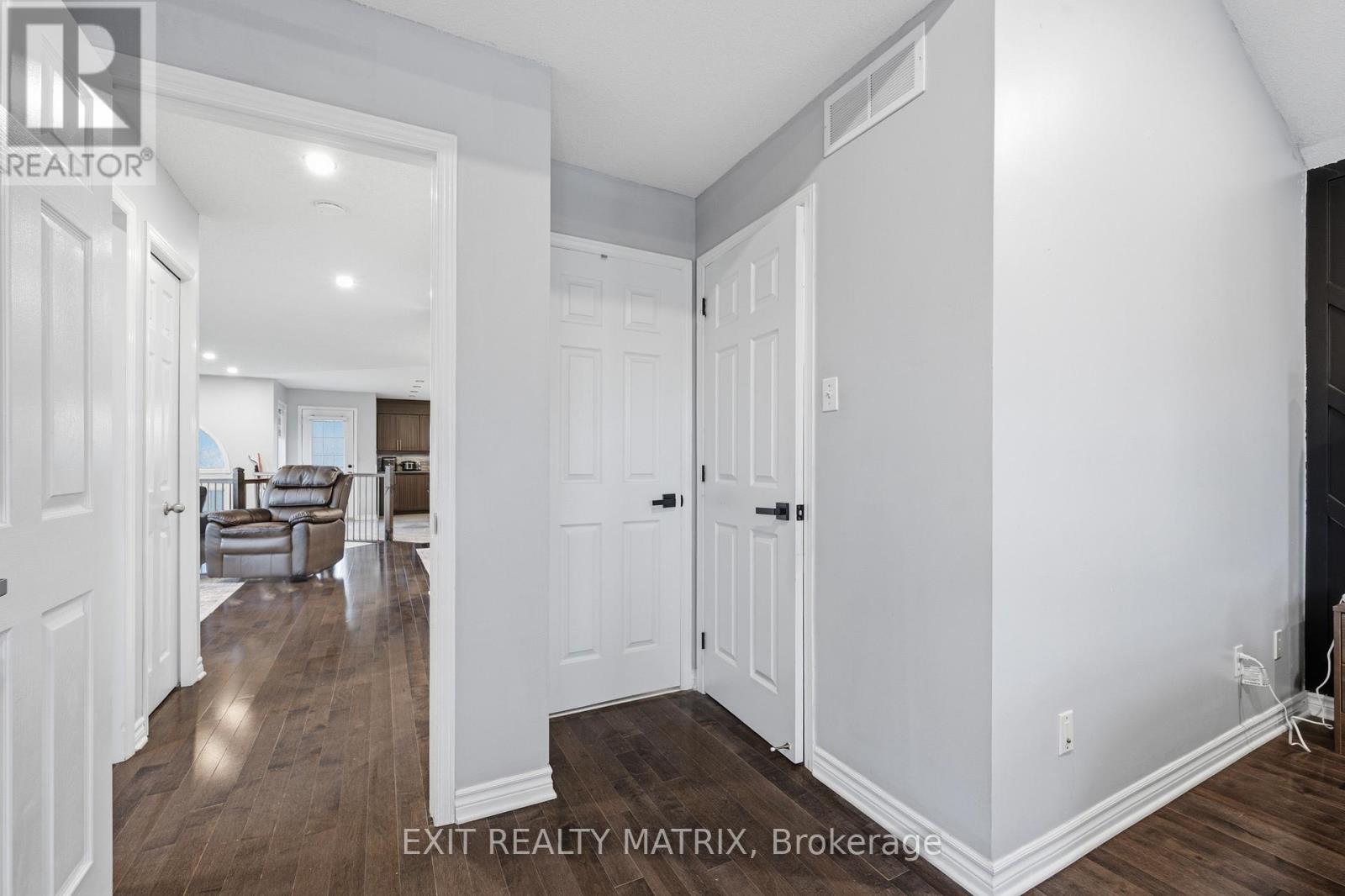 3 Bed, 2 Bath House for Sale in Ottawa – 1511 RUMFORD DRIVE, Ottawa – MLS# X13496602 - Image 37