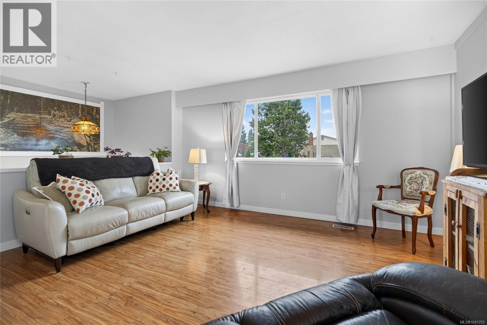 1929 Dogwood Dr - 11