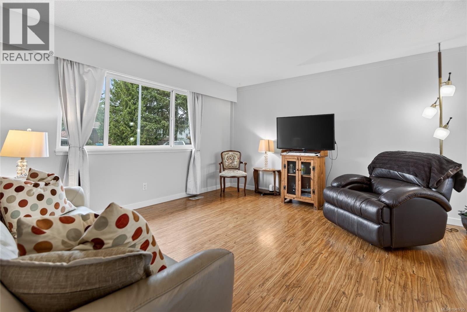 1929 Dogwood Dr - 9