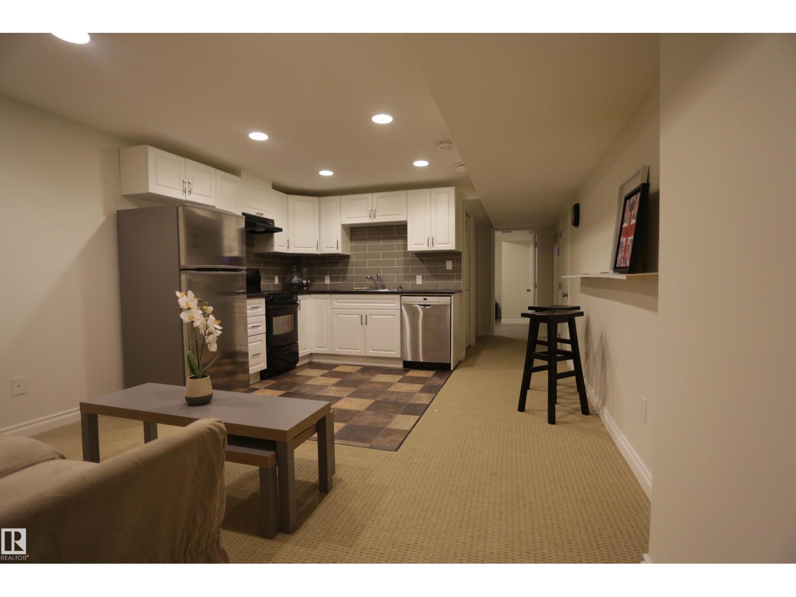 8917 162 ST NW — photo 35