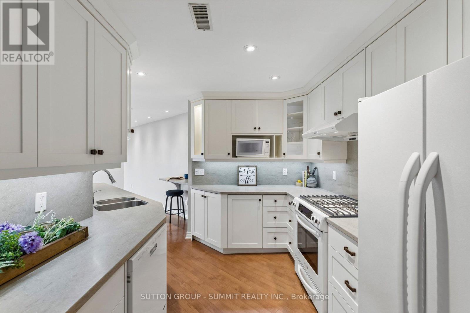 #1102 19 KING STREET - 13