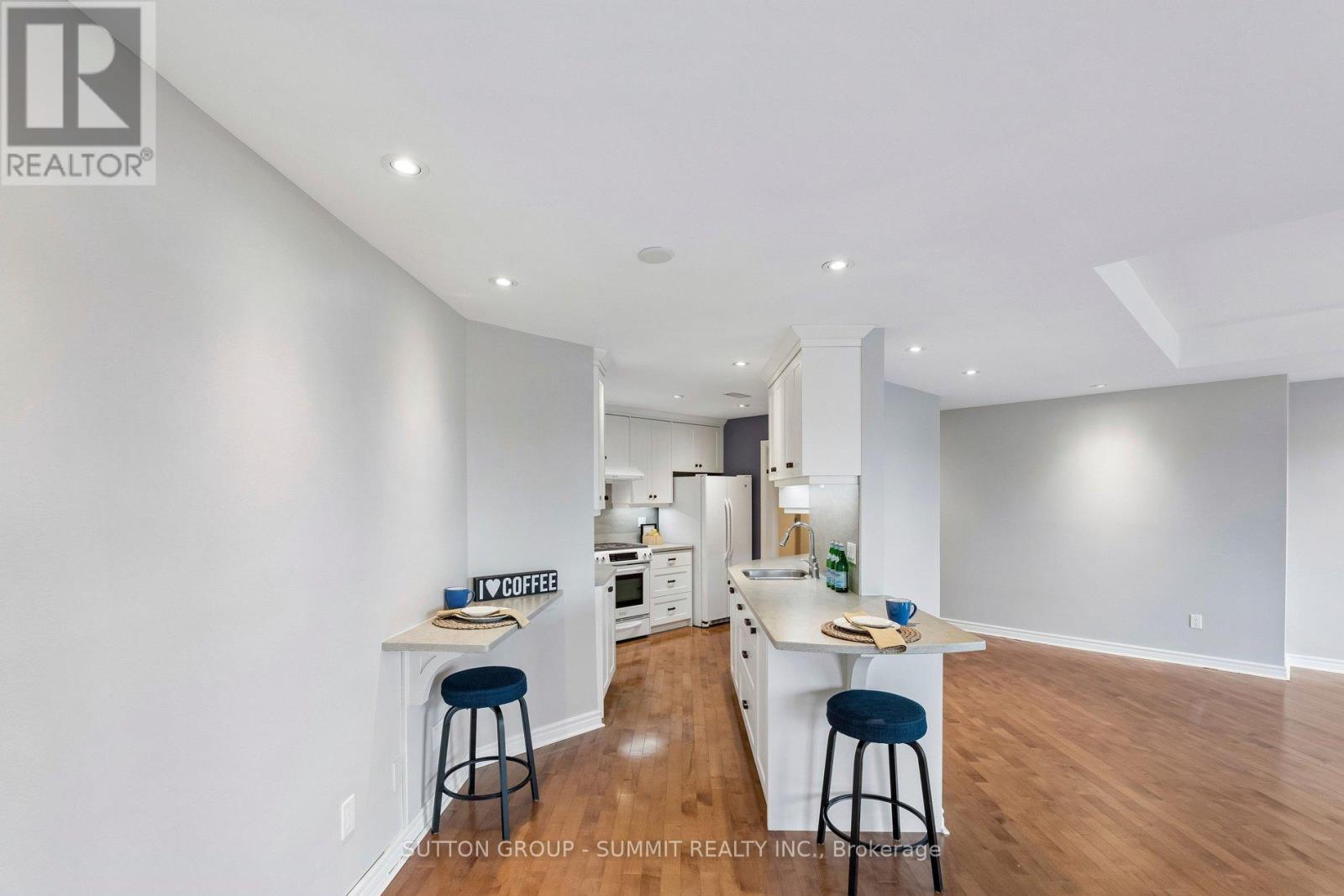 #1102 19 KING STREET - 19