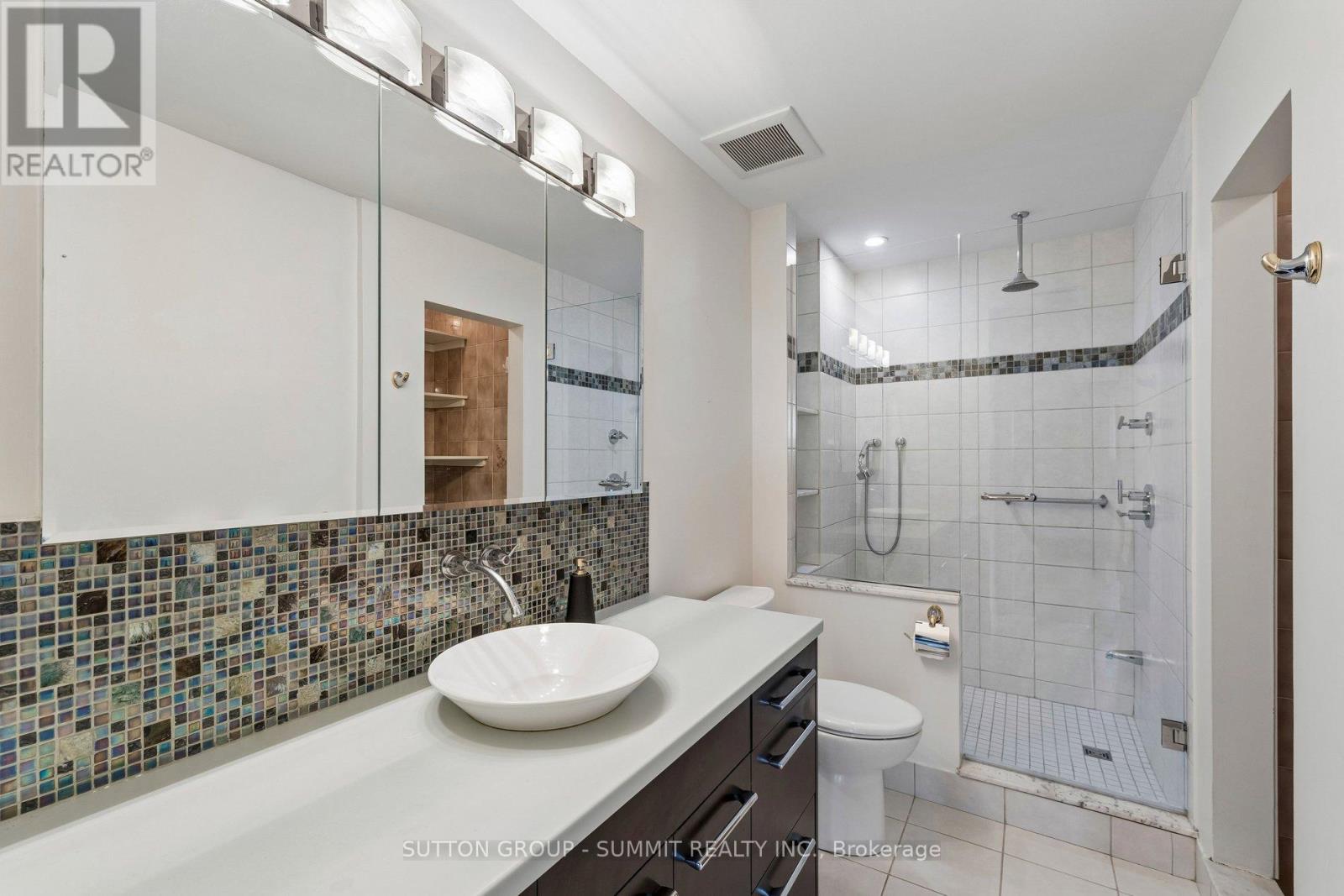 #1102 19 KING STREET - 33