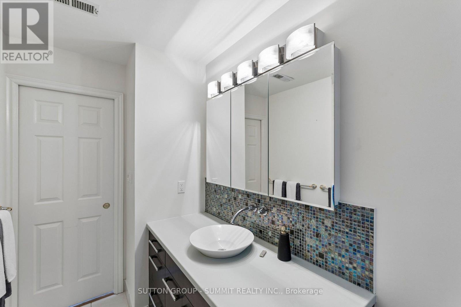 #1102 19 KING STREET - 35