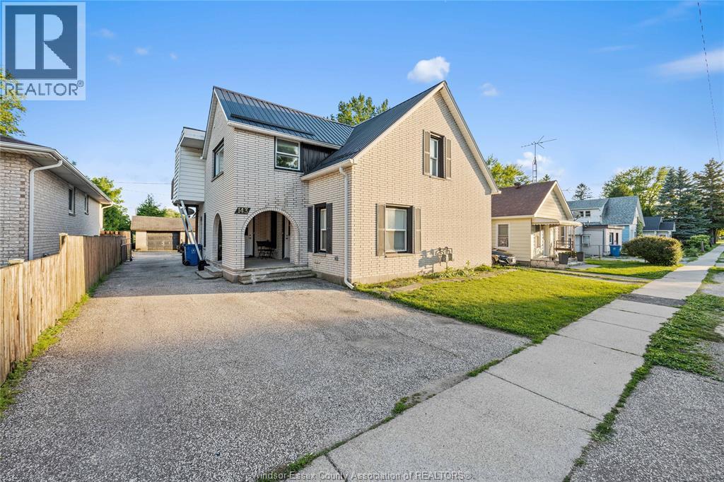 143 WELLINGTON STREET - 1