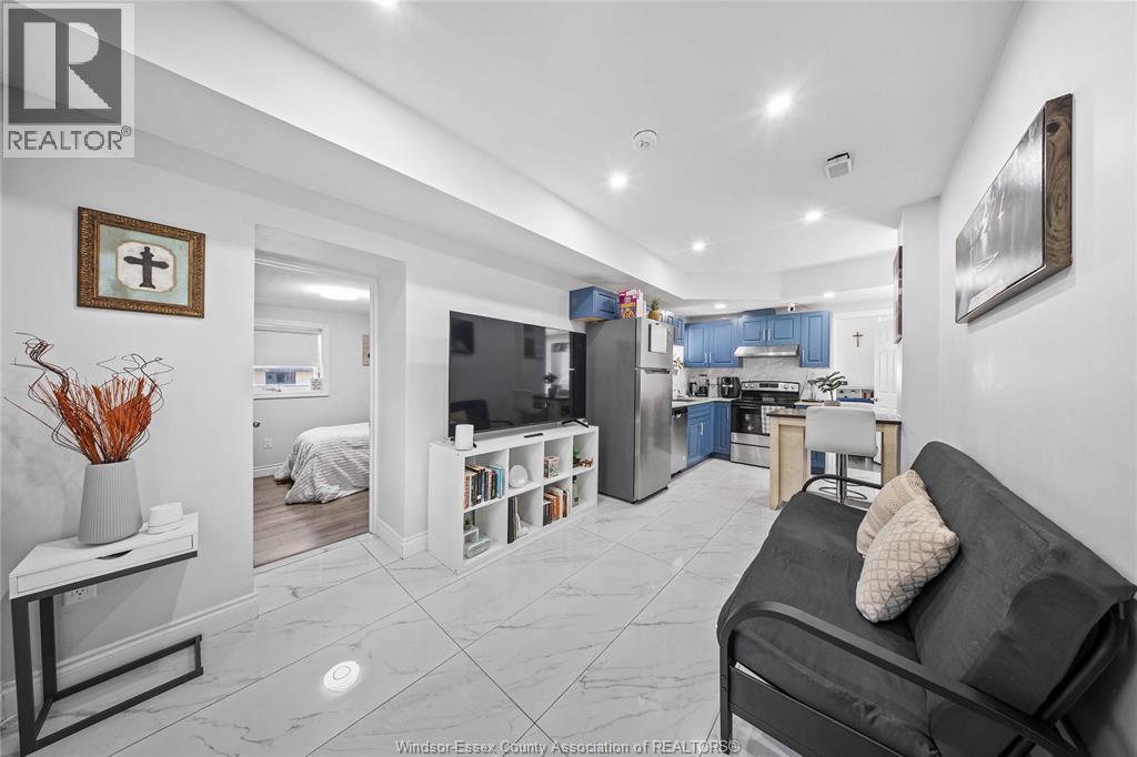 143 WELLINGTON STREET - 12