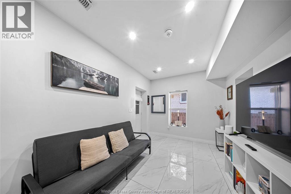 143 WELLINGTON STREET - 13