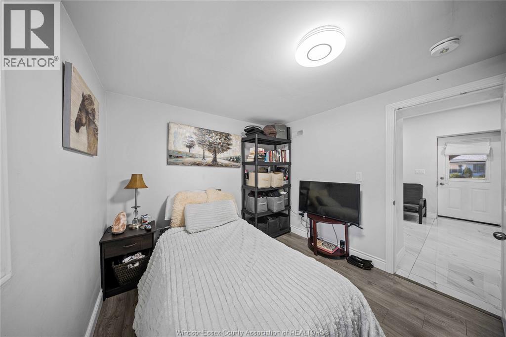 143 WELLINGTON STREET - 21