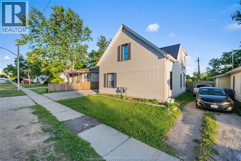 143 WELLINGTON STREET - 7