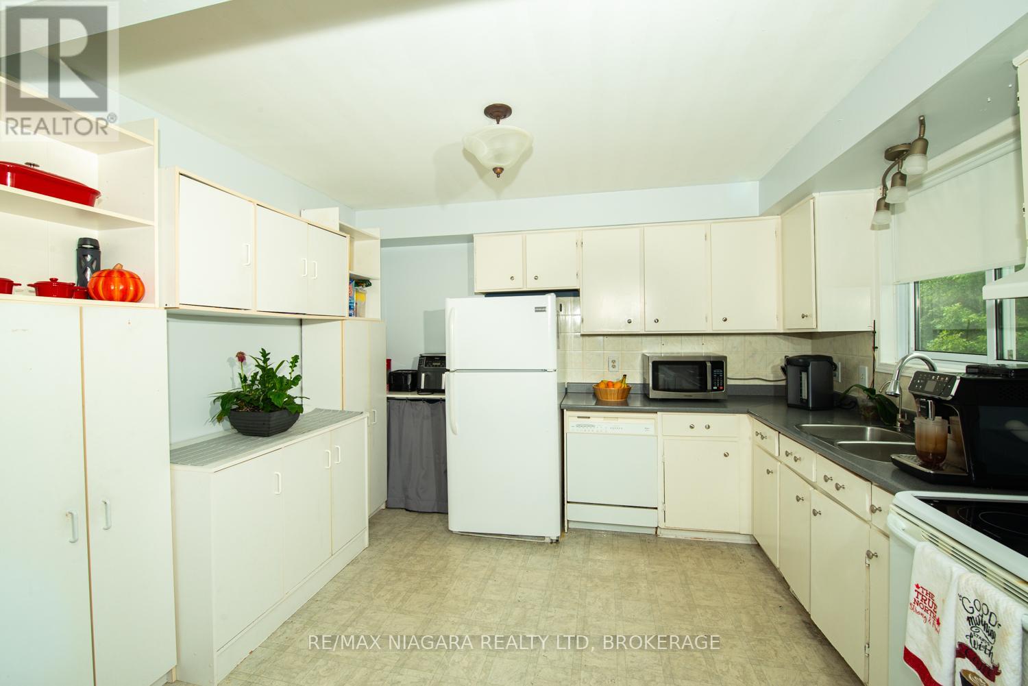 47 ELMVALE CRESCENT - 6
