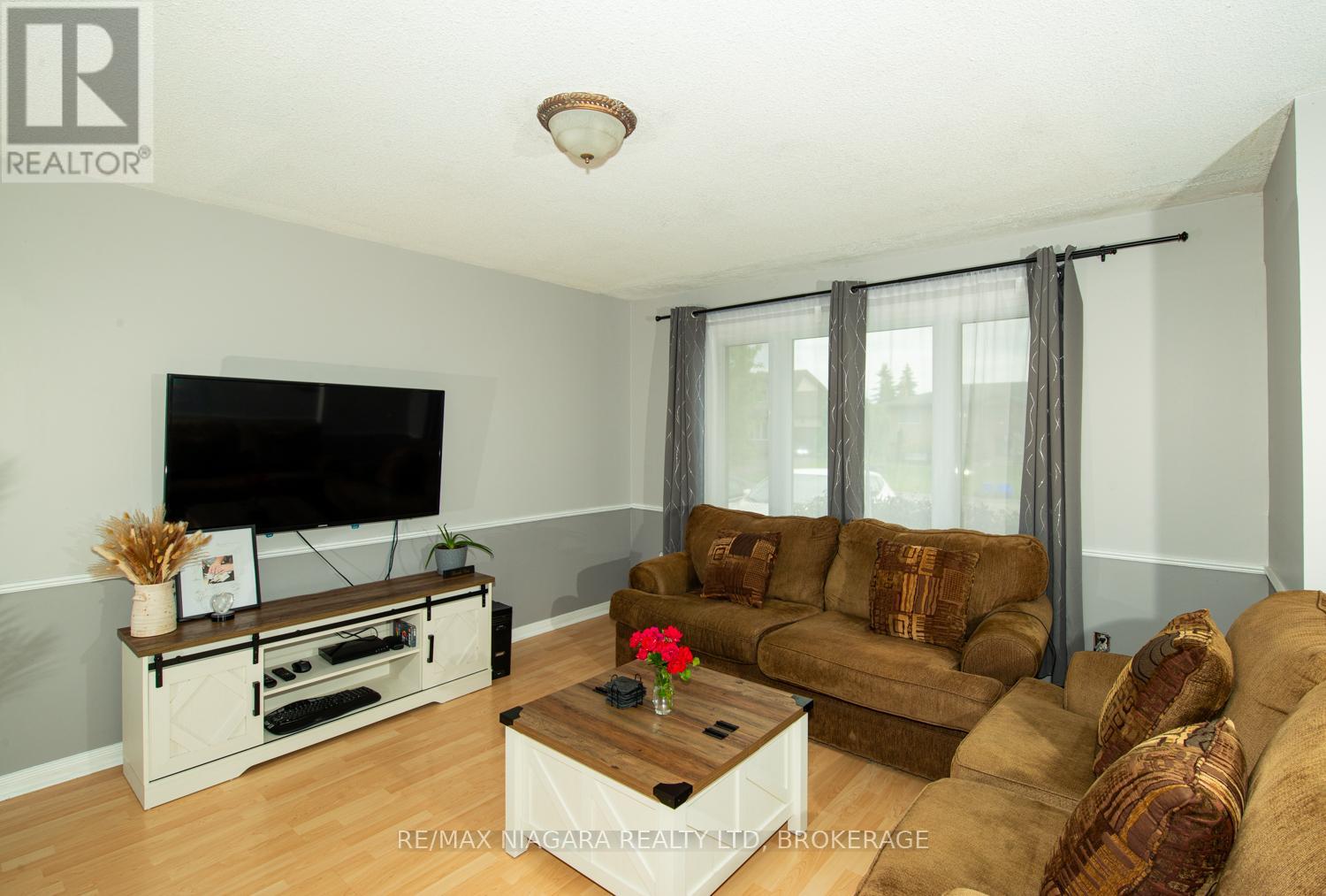 47 ELMVALE CRESCENT - 9