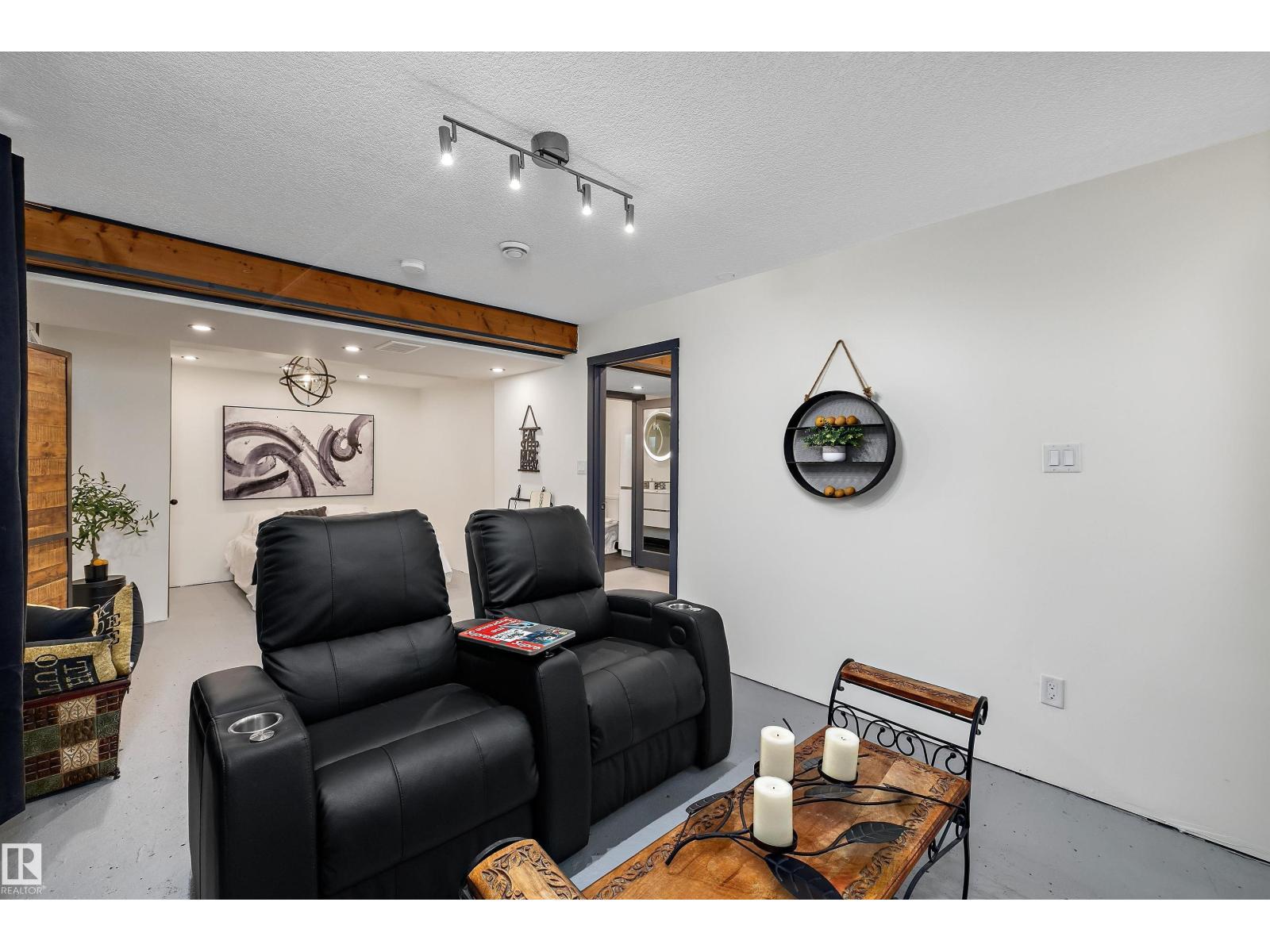 11124 110A AV NW NW - 44