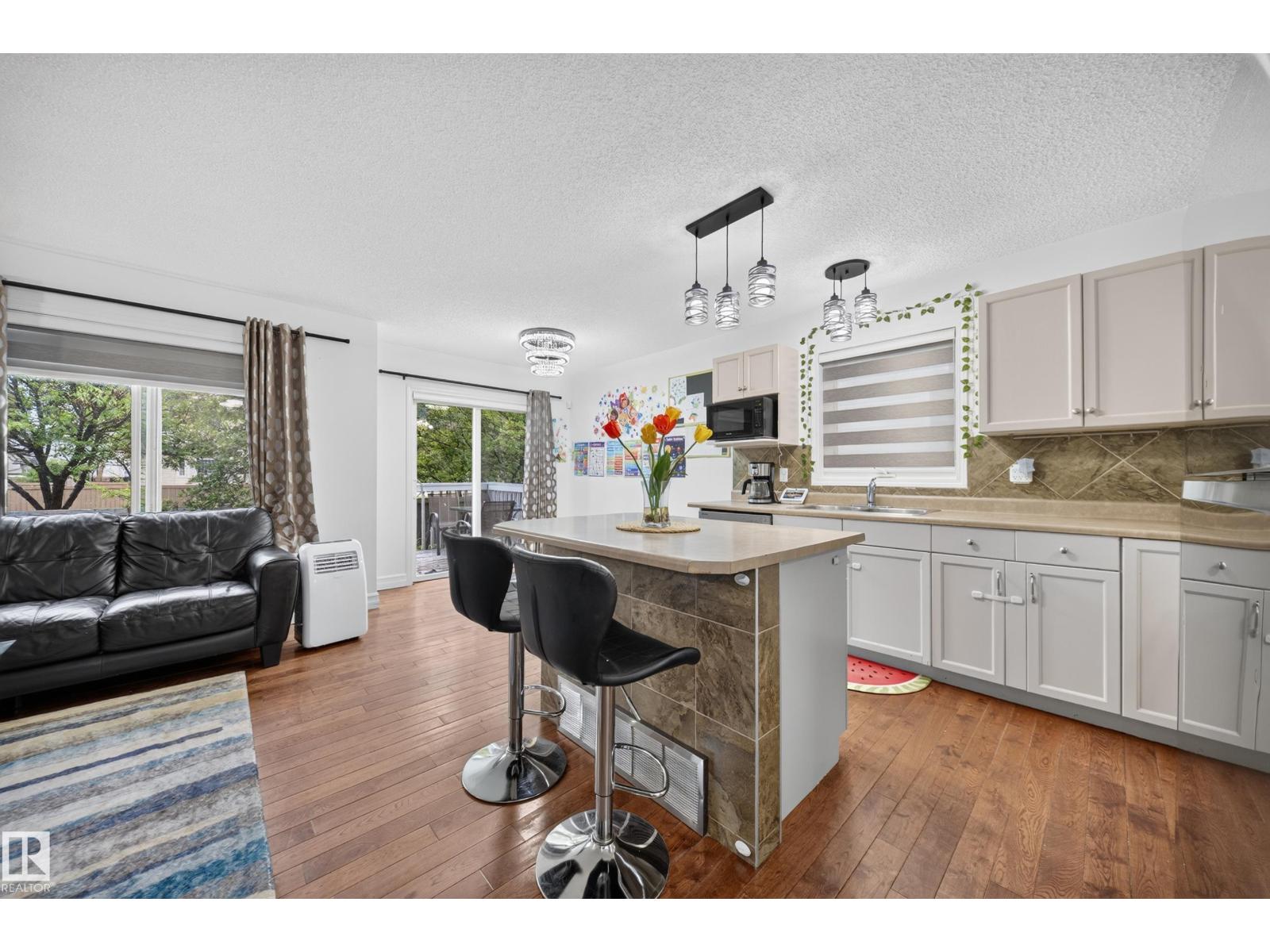 #4 4350 23 ST NW - 10
