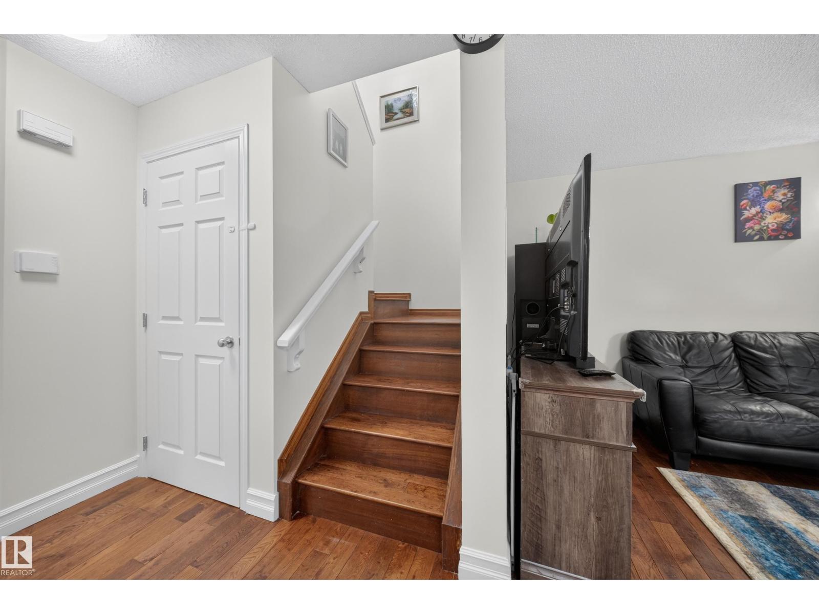 #4 4350 23 ST NW - 11