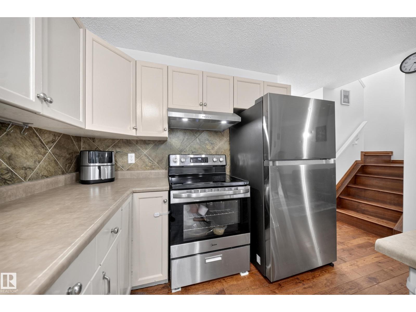 #4 4350 23 ST NW - 19