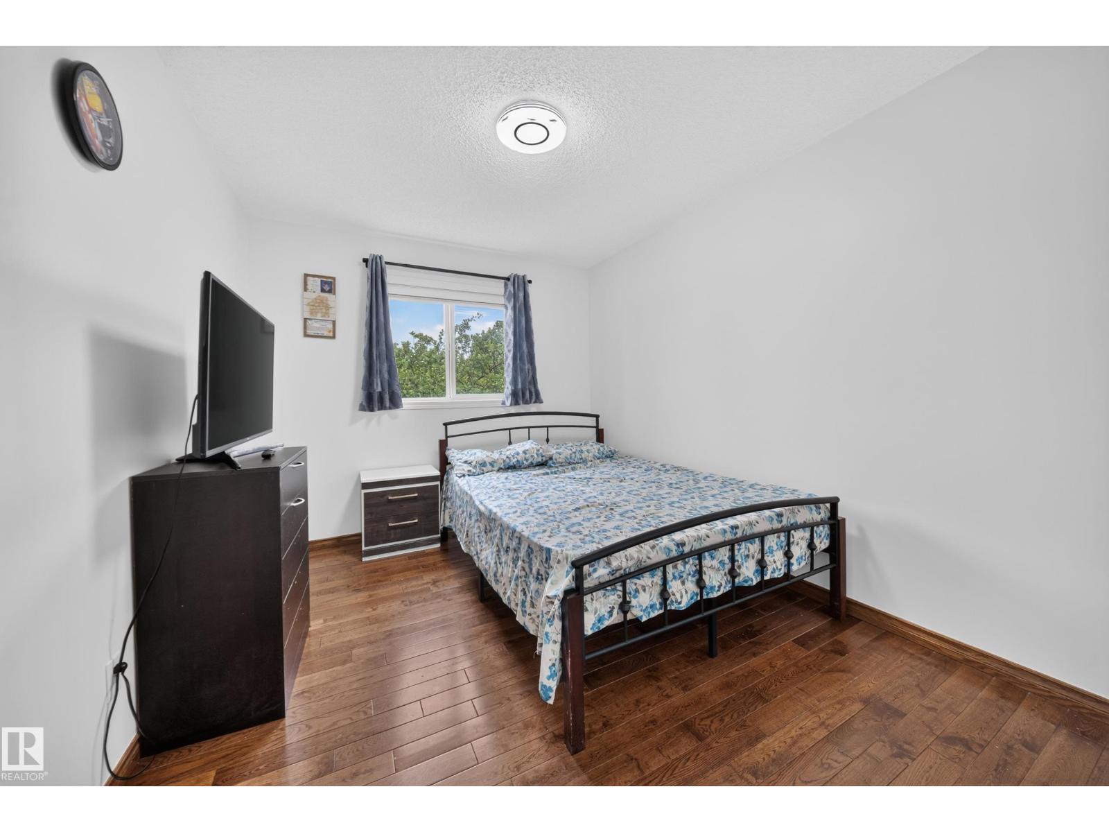 #4 4350 23 ST NW - 38