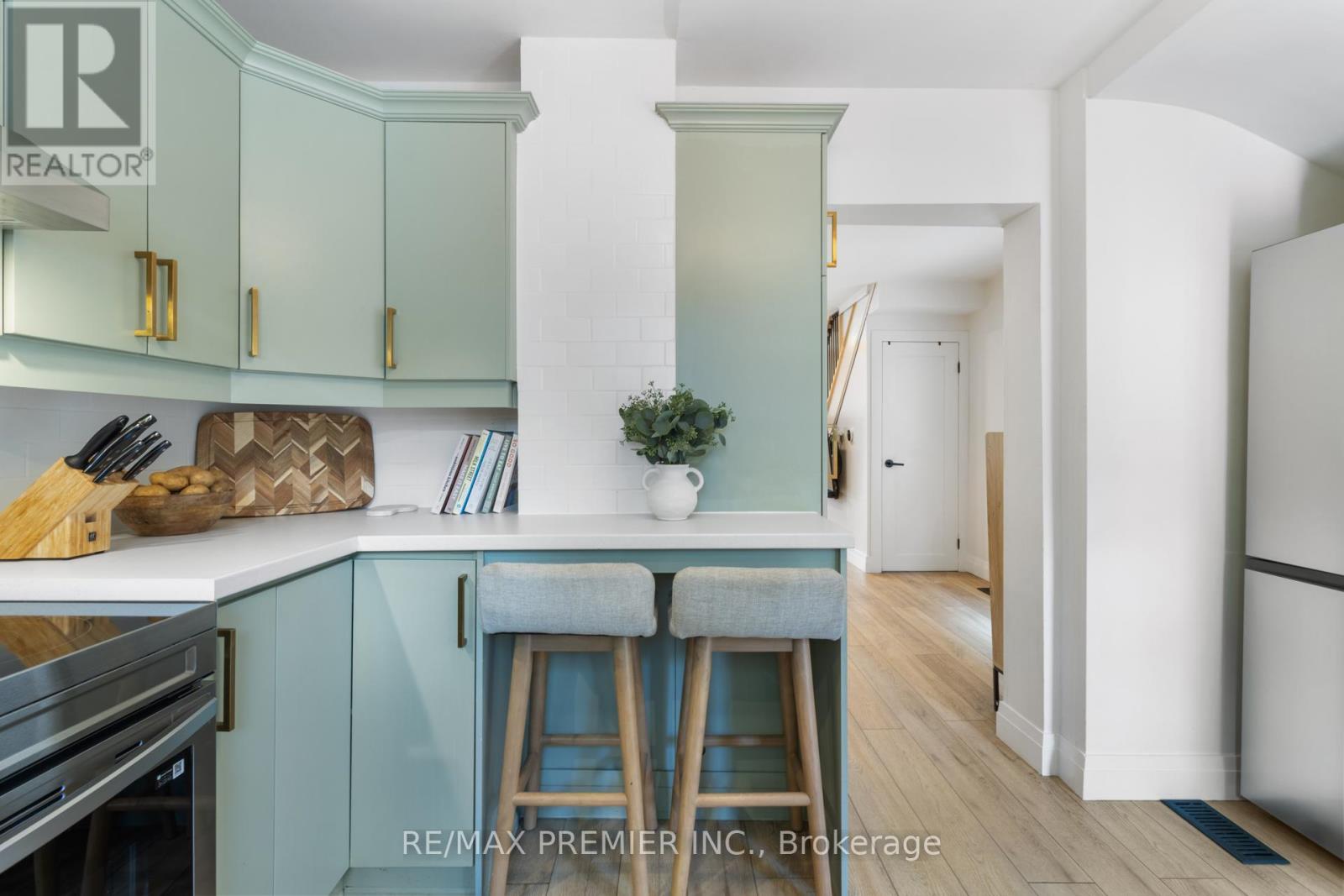 224 JOHN STREET - 16