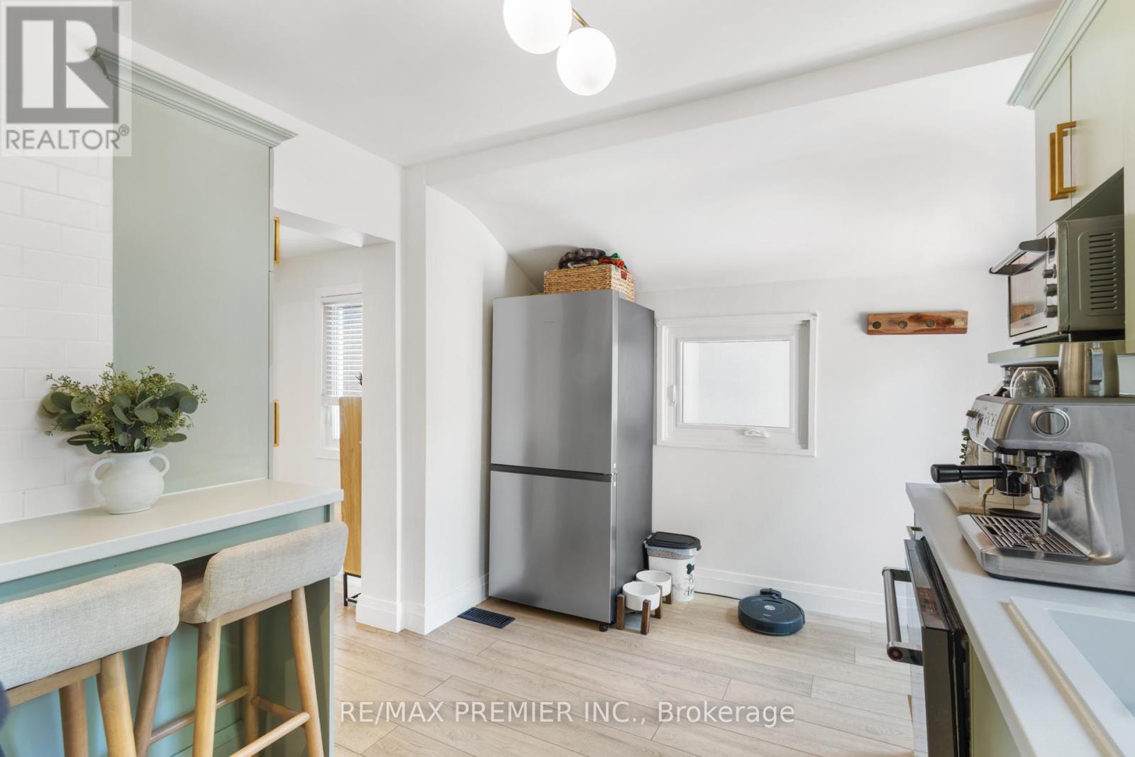224 JOHN STREET - 17