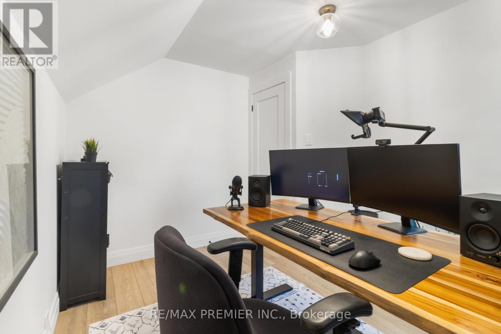 224 JOHN STREET - 23