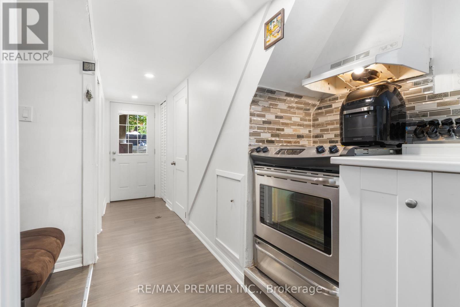 224 JOHN STREET - 32