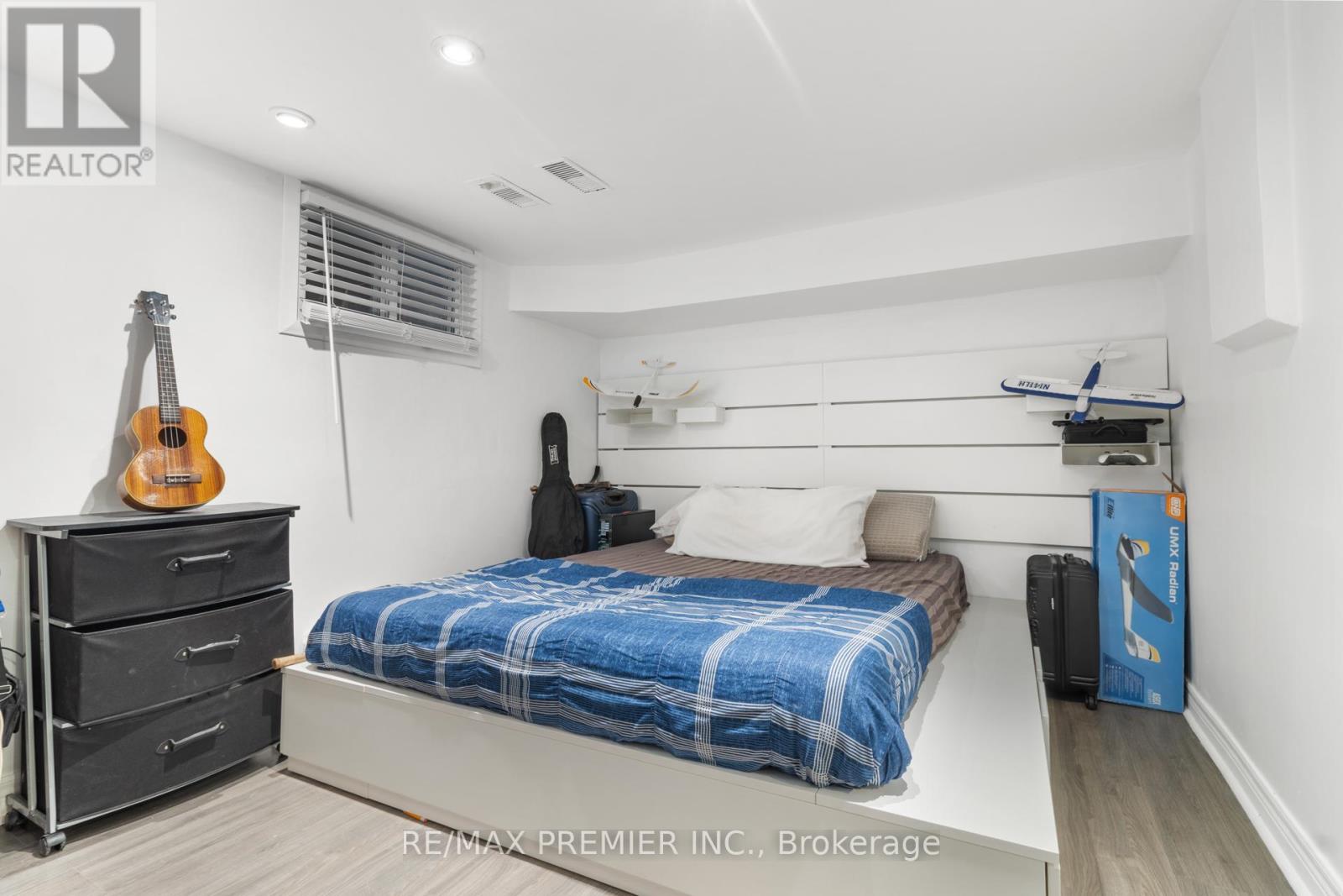 224 JOHN STREET - 33