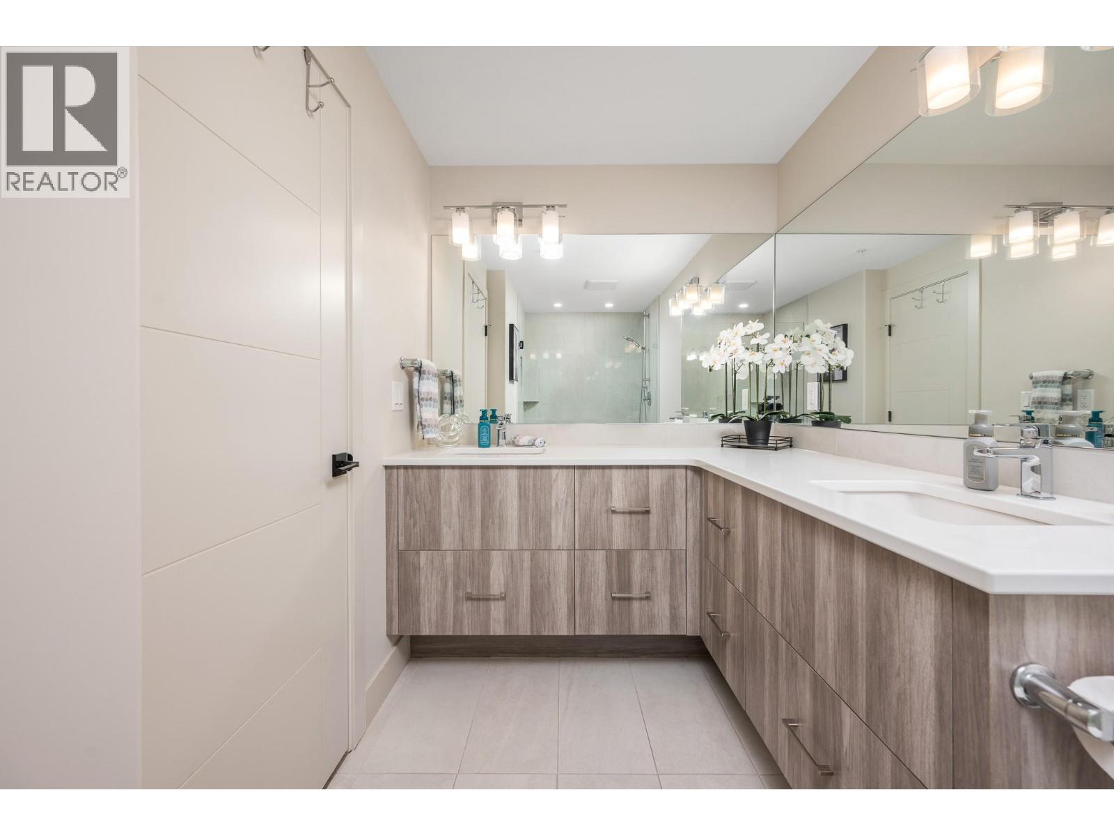 211 3475 Granite Close, Kelowna