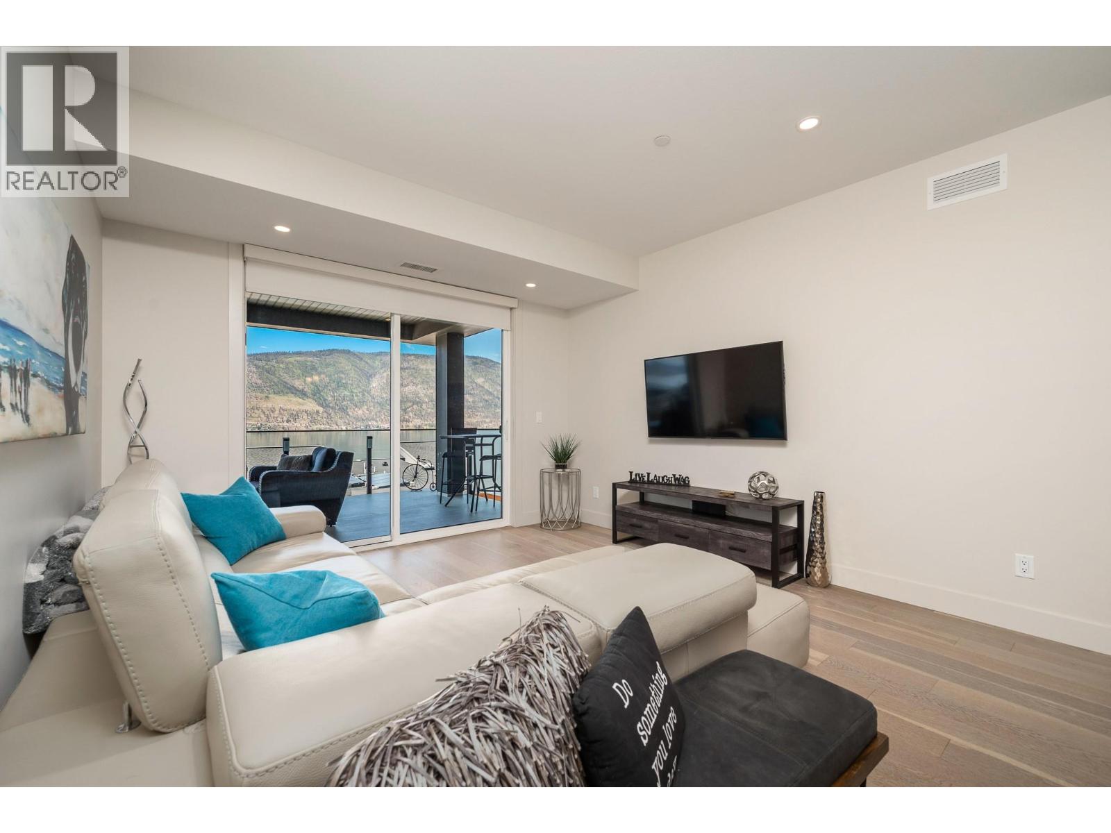211 3475 Granite Close, Kelowna