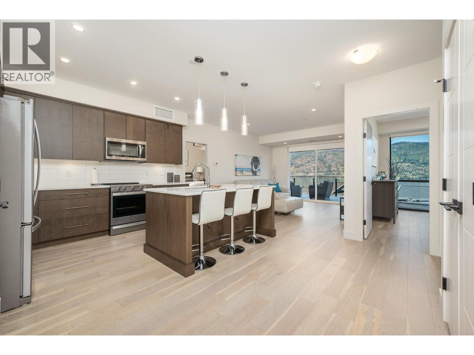 211 3475 Granite Close, Kelowna