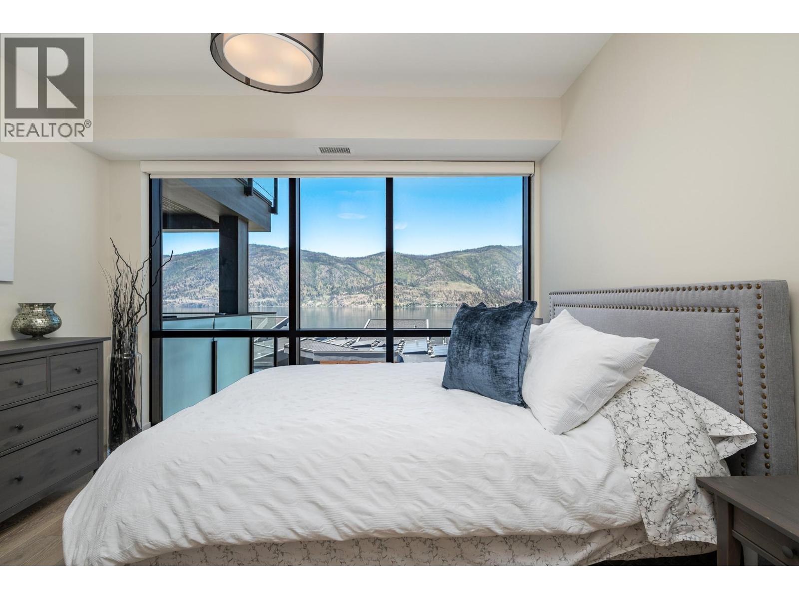211 3475 Granite Close, Kelowna
