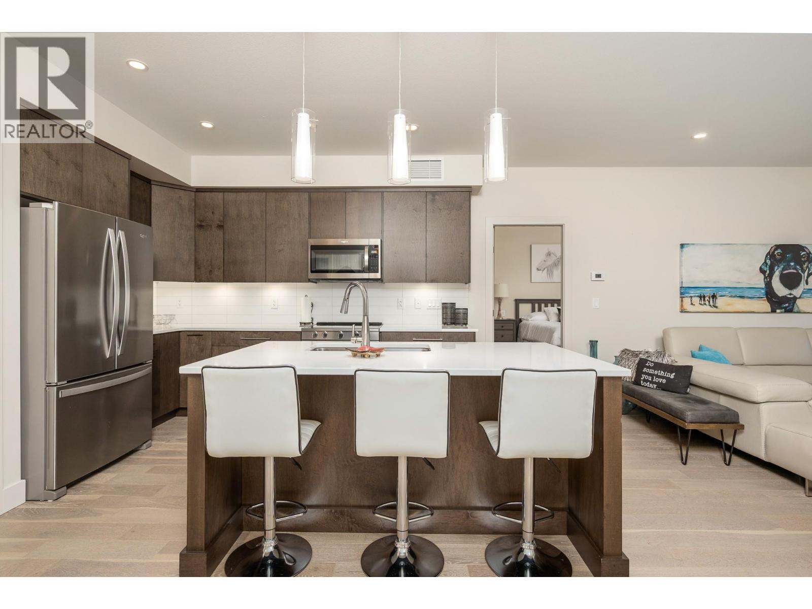 211 3475 Granite Close, Kelowna