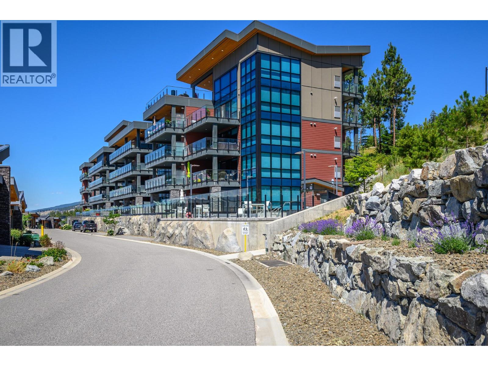 211 3475 Granite Close, Kelowna