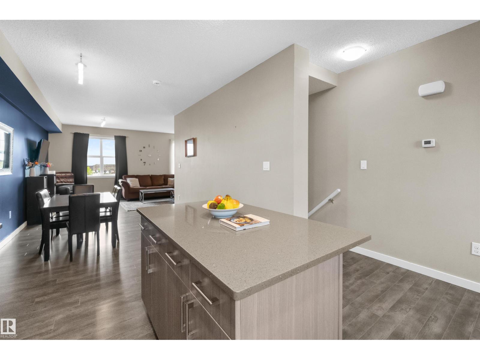 #13 2803 JAMES MOWATT TR SW — photo 6