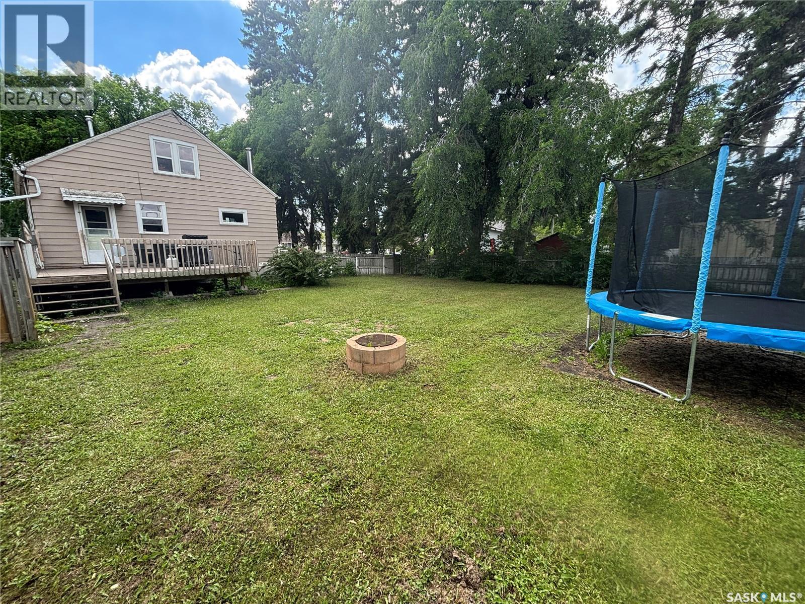 208 Stovel AVENUE E - 10