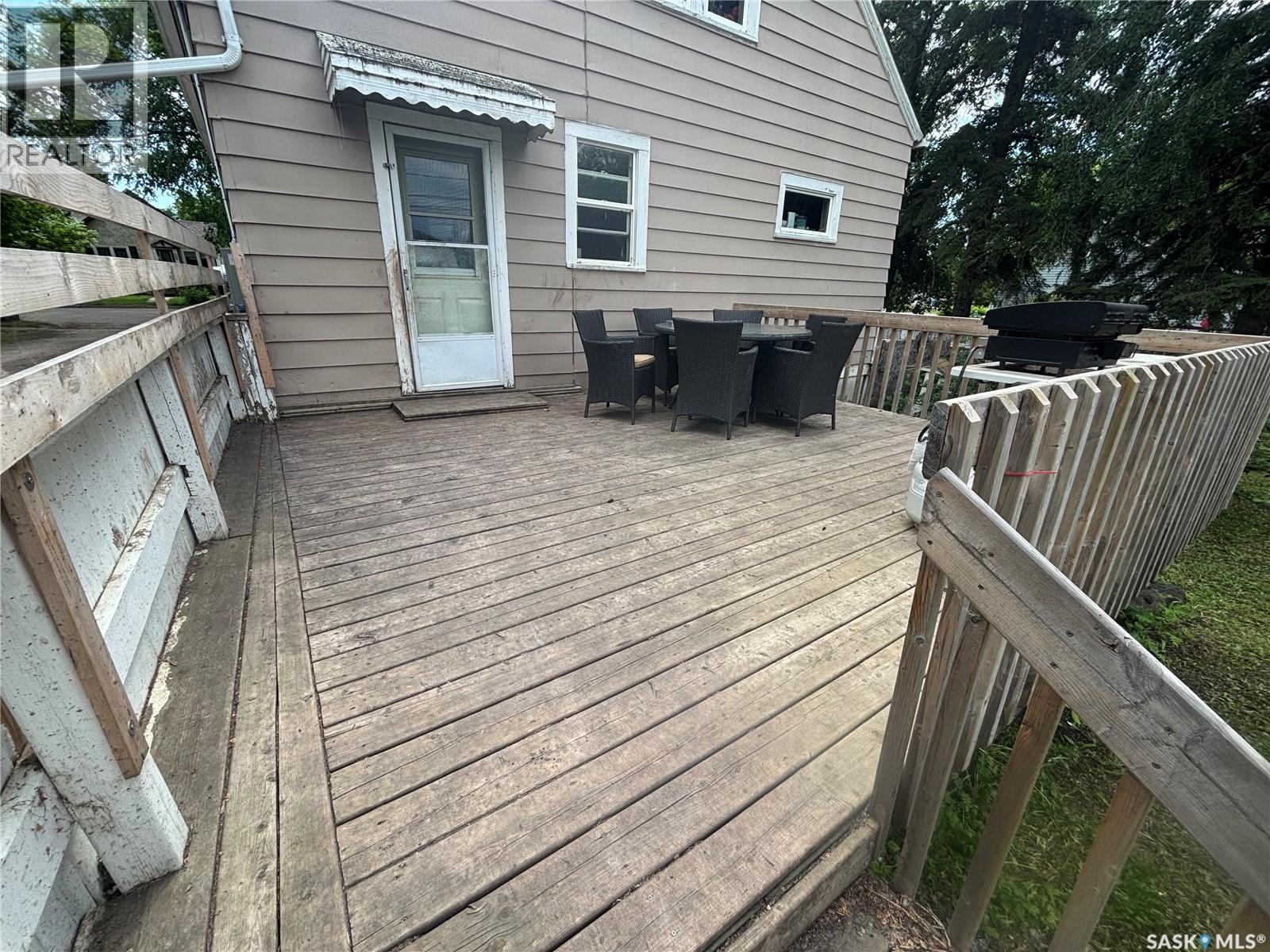208 Stovel AVENUE E - 11
