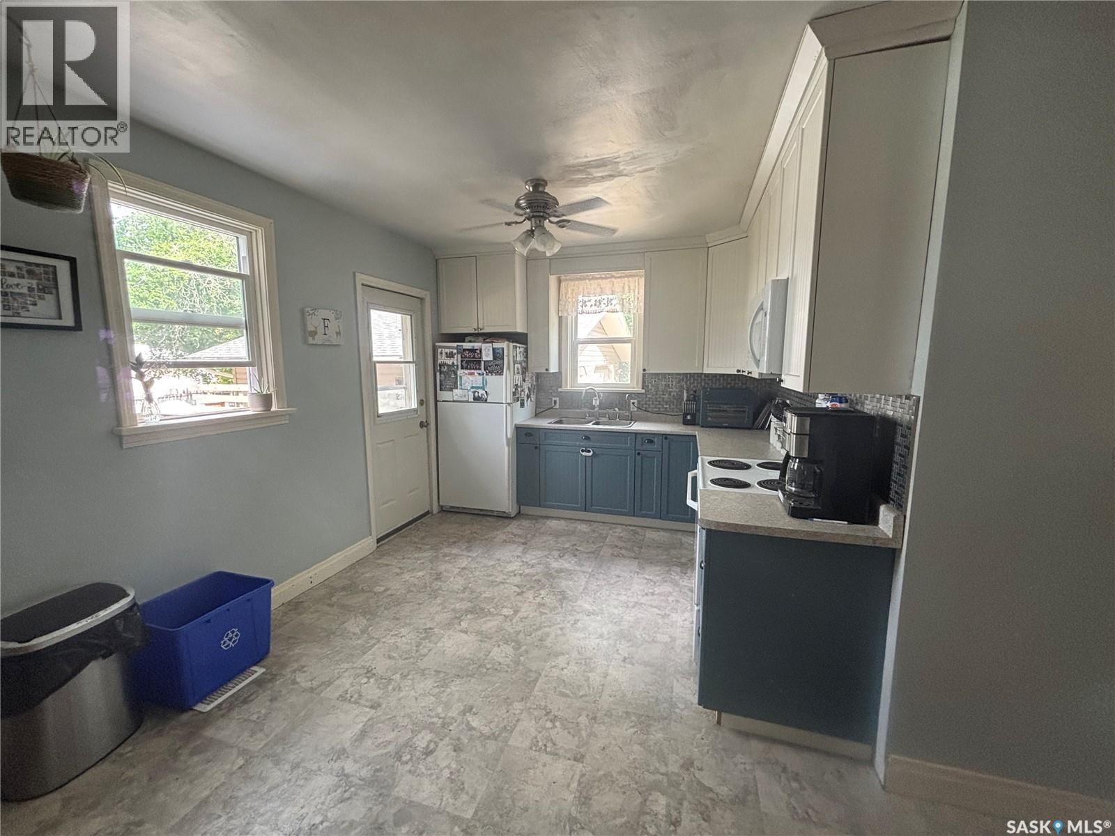 208 Stovel AVENUE E - 18