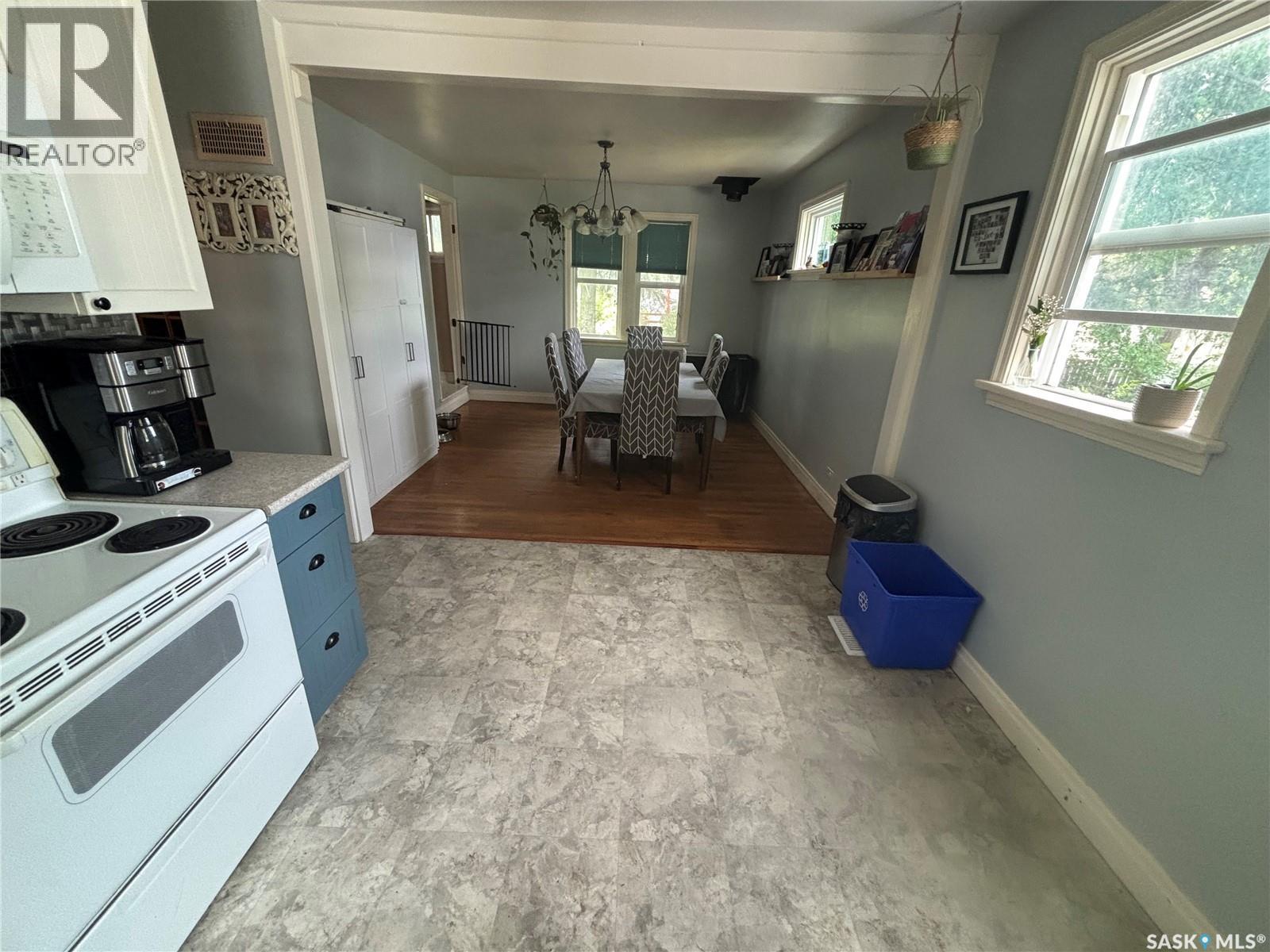 208 Stovel AVENUE E - 21