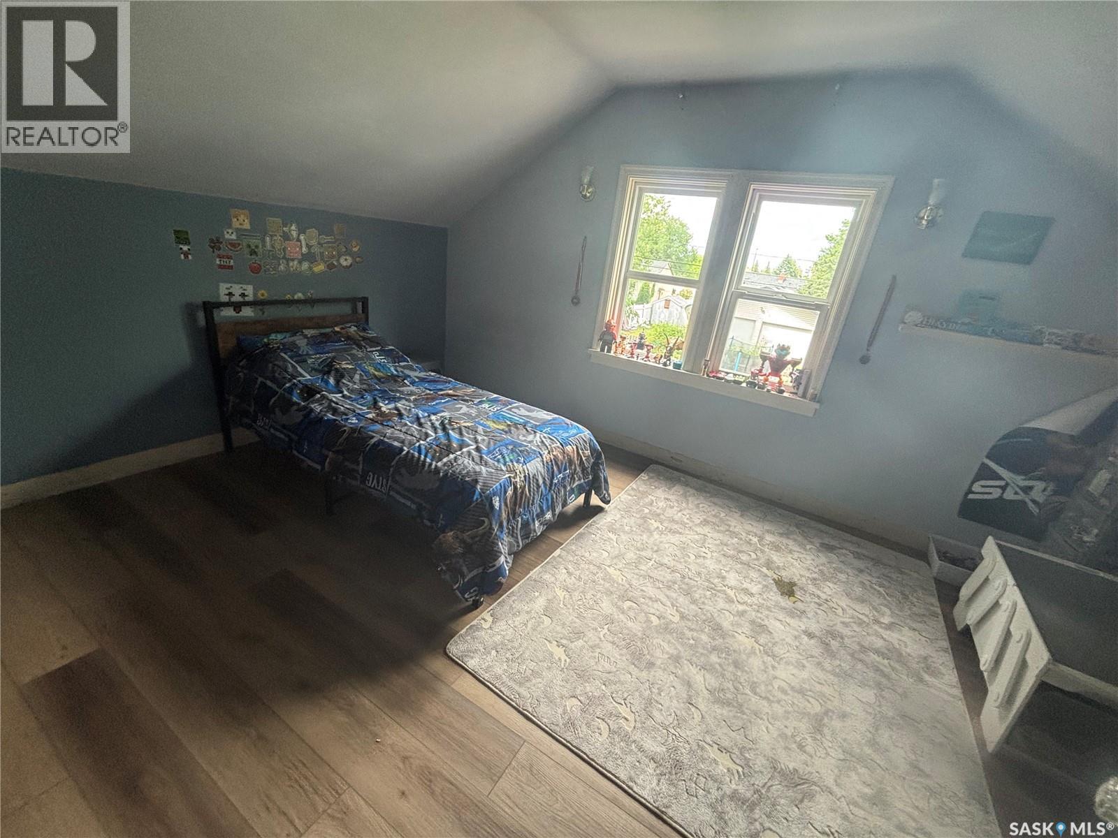 208 Stovel AVENUE E - 25