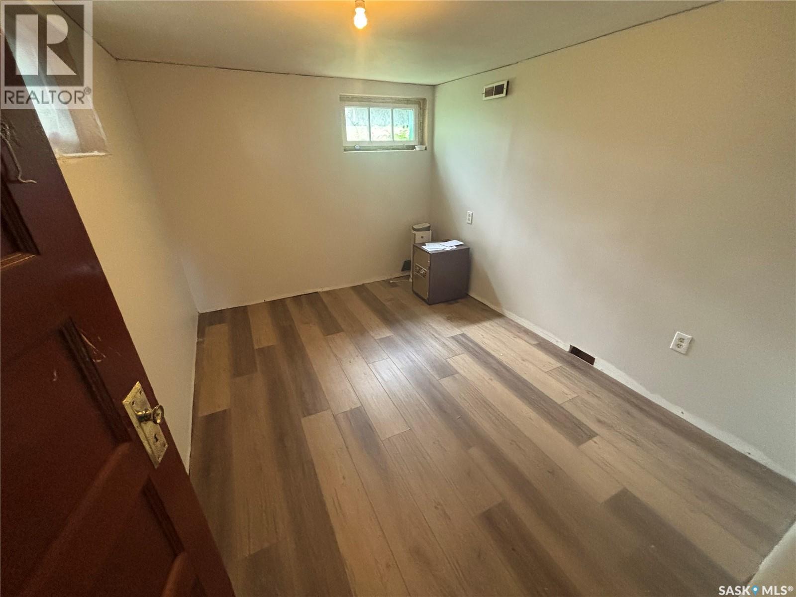 208 Stovel AVENUE E - 27