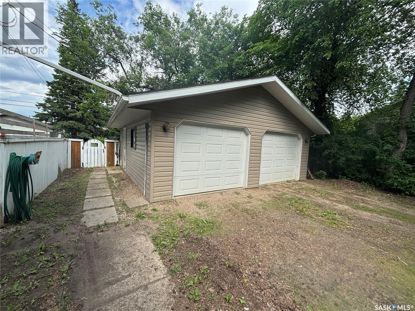 208 Stovel AVENUE E - 5