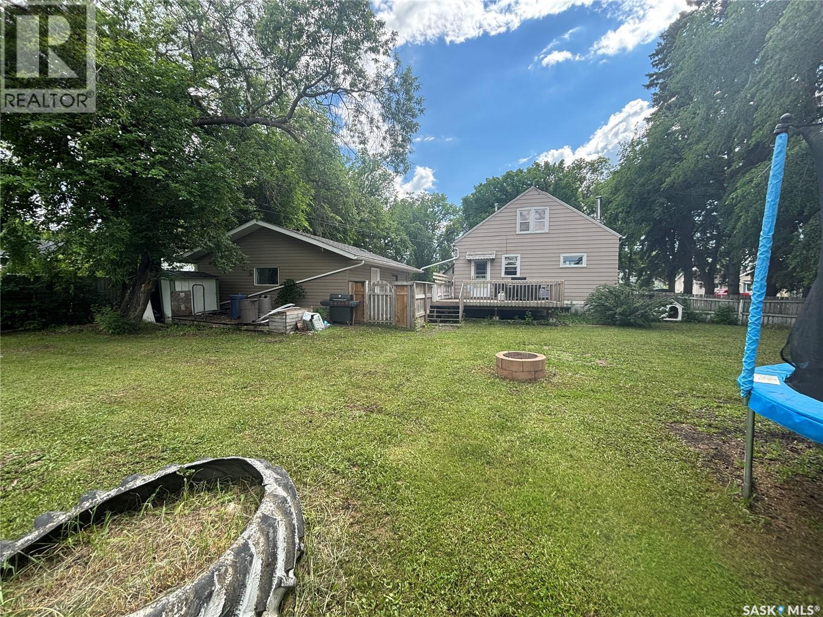 208 Stovel AVENUE E - 8