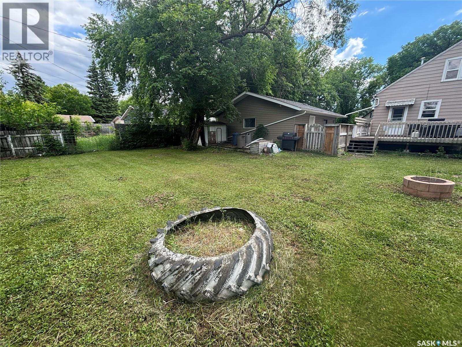 208 Stovel AVENUE E - 9