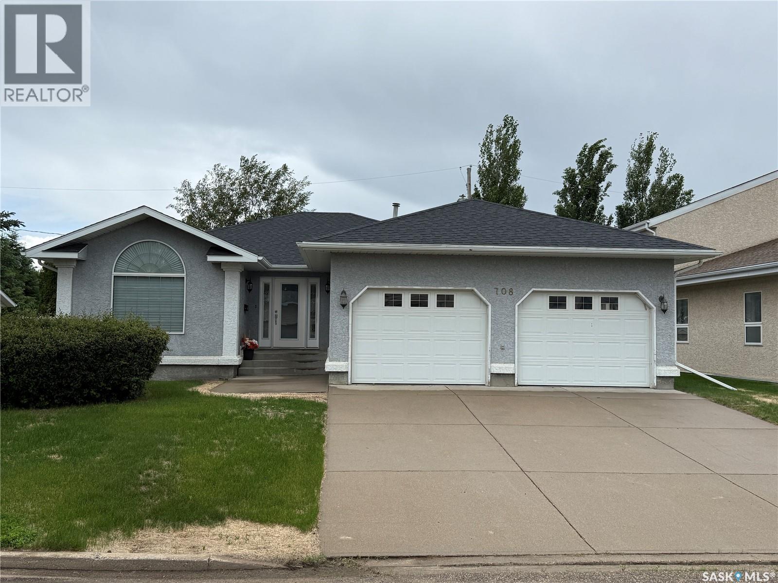 708 Adamson CRESCENT - 1