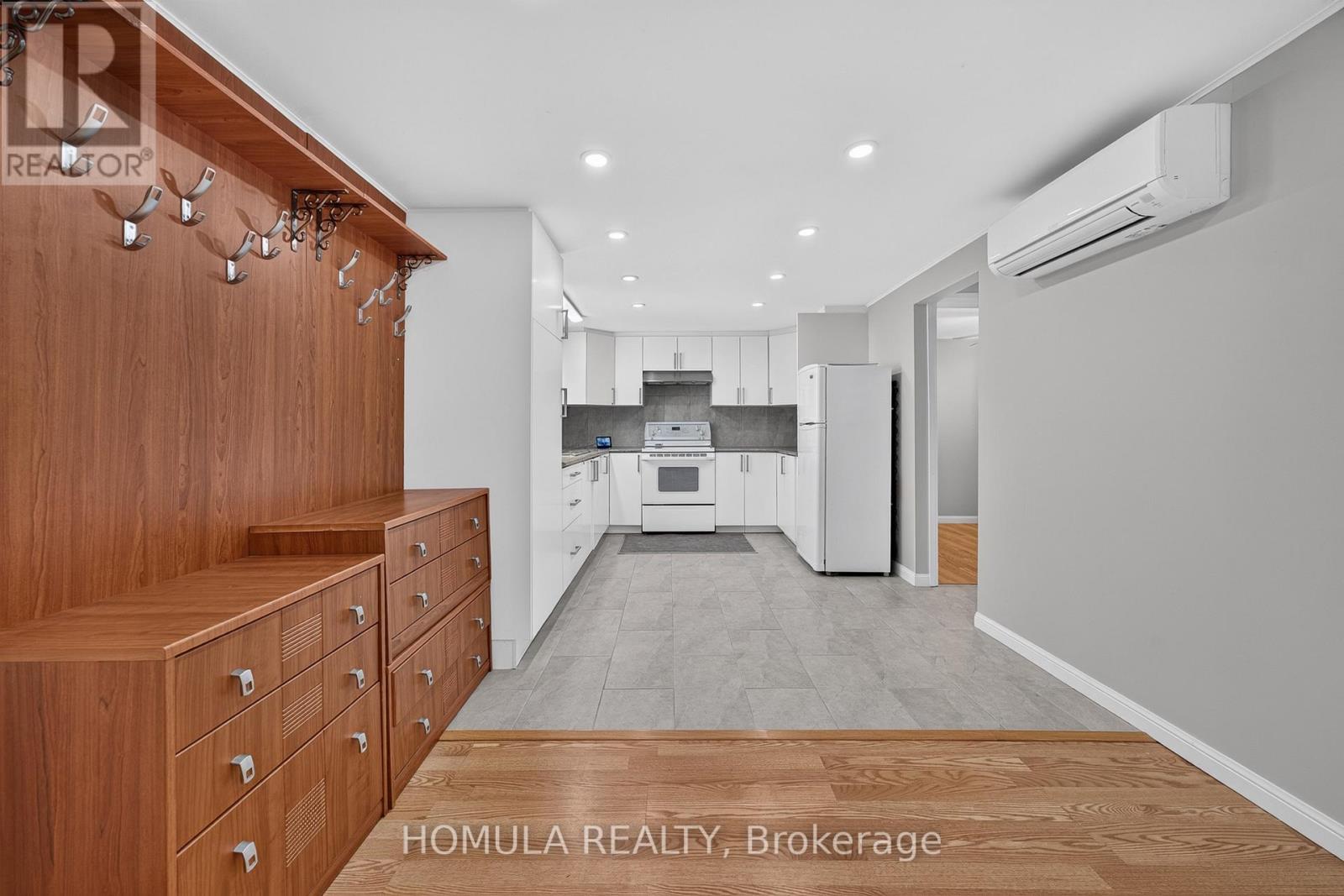 24 RIVERSIDE DRIVE - 16