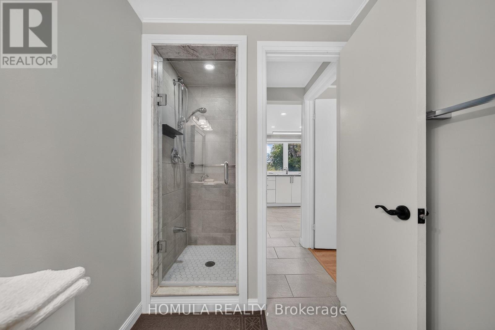 24 RIVERSIDE DRIVE - 27