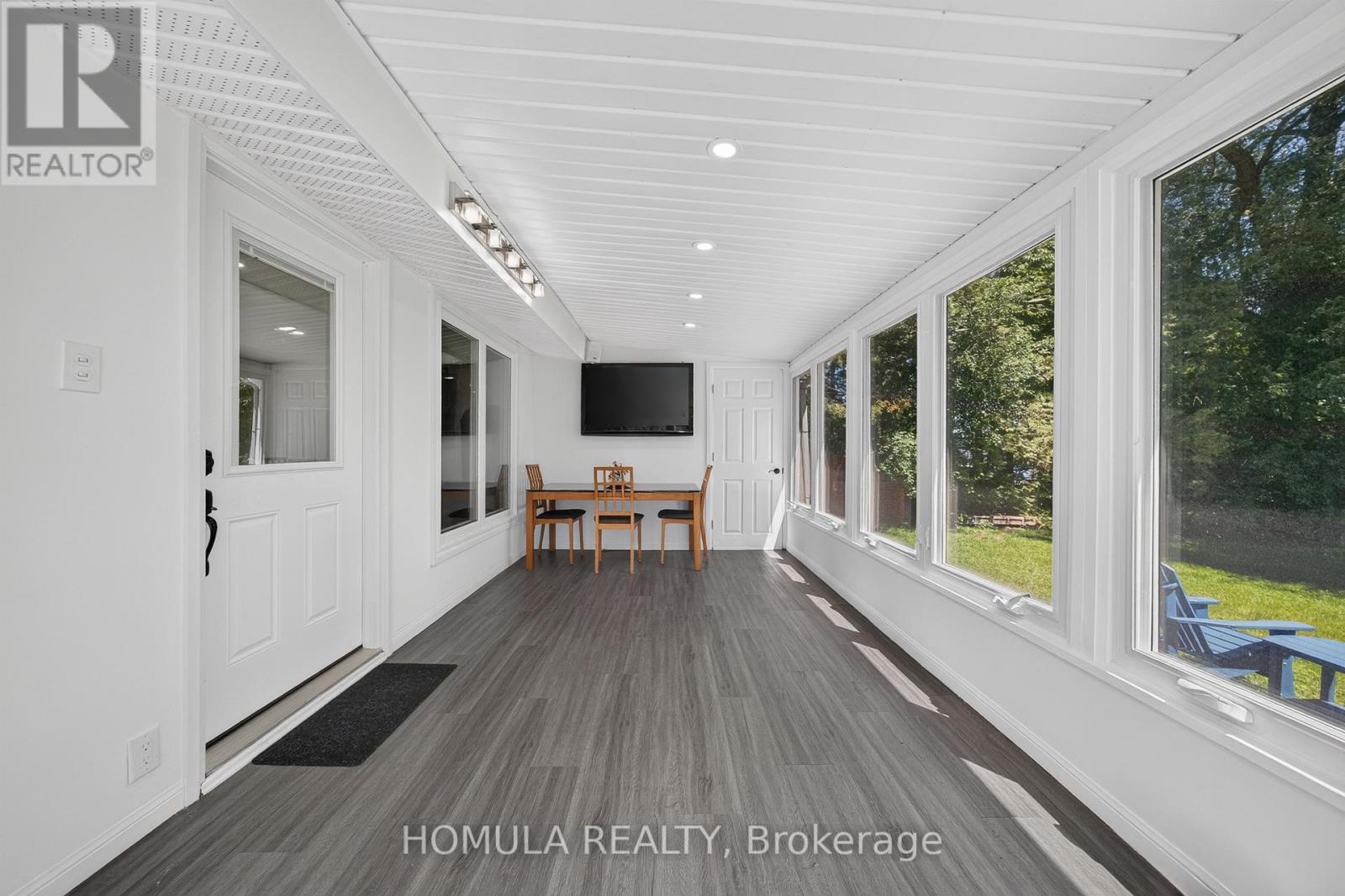 24 RIVERSIDE DRIVE - 13