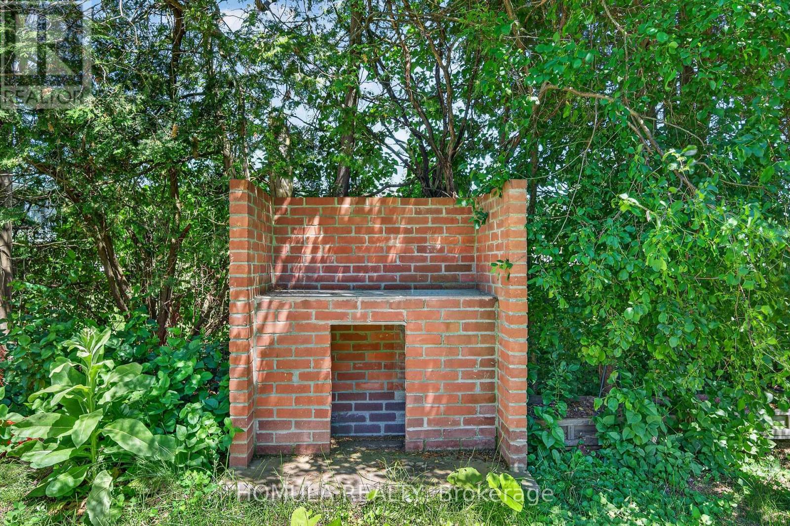 24 RIVERSIDE DRIVE - 32