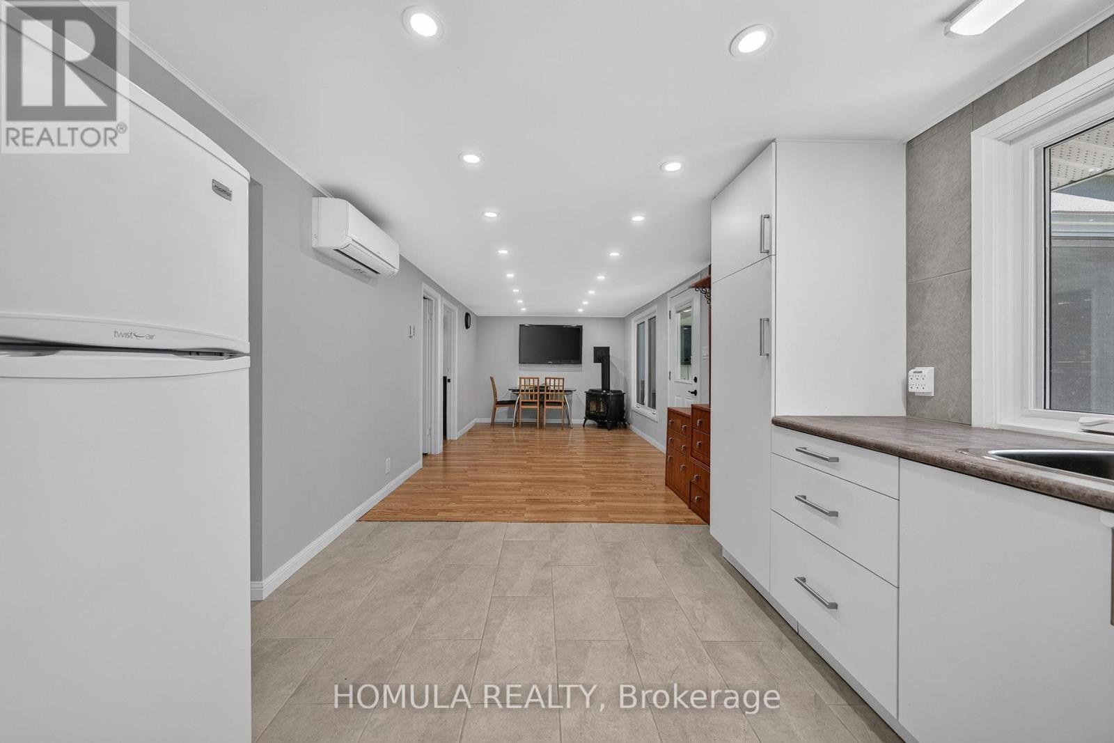24 RIVERSIDE DRIVE - 14