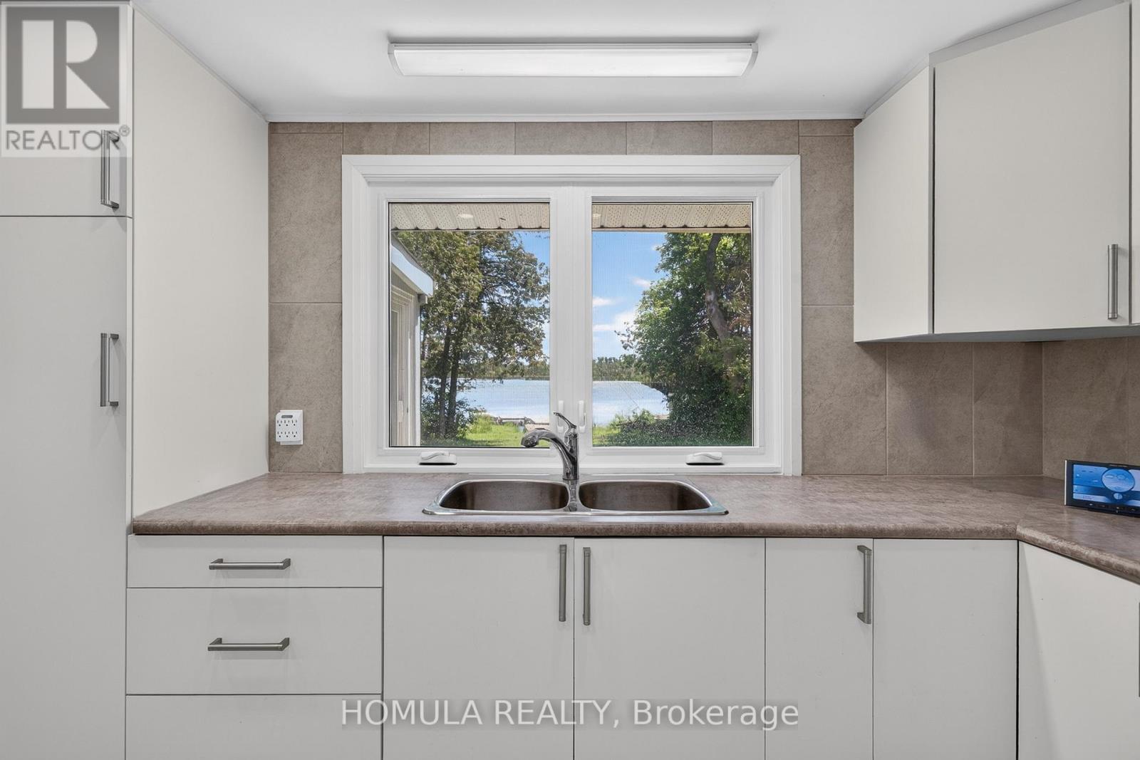 24 RIVERSIDE DRIVE - 18