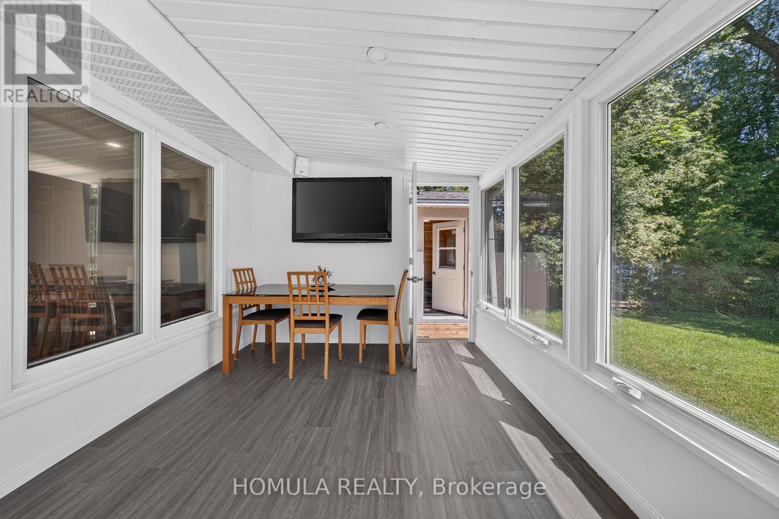 24 RIVERSIDE DRIVE - 9