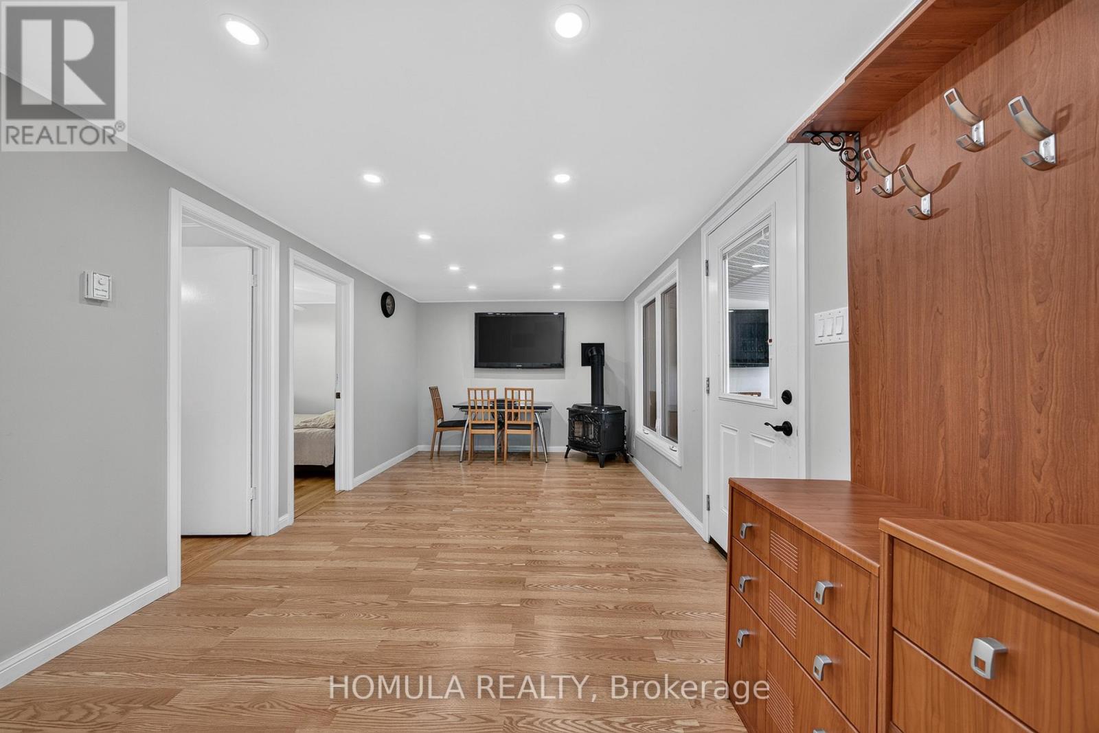 24 RIVERSIDE DRIVE - 15